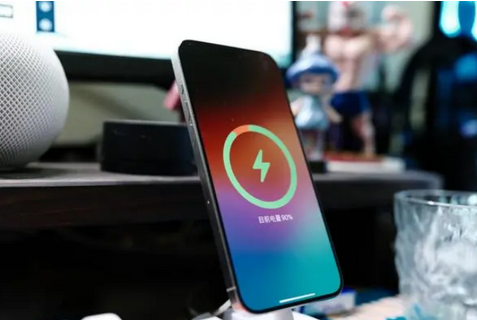 双城苹果15换屏服务分享用什么充电器给iPhone15充电更好 